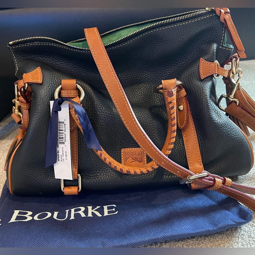 LIKE NEW (literally!) Dooney and Bourke medium satchel